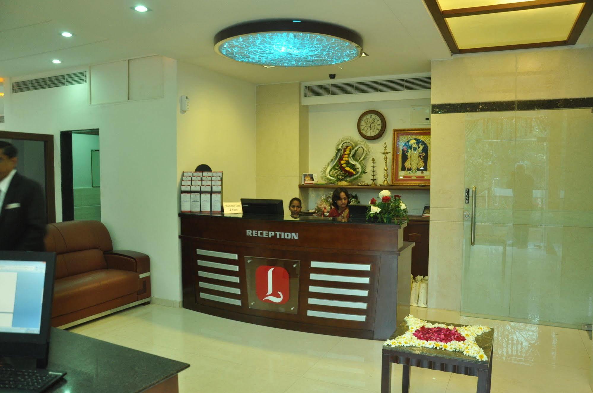 Treebo Trend Hotel Parker Ahmedabad Eksteriør bilde