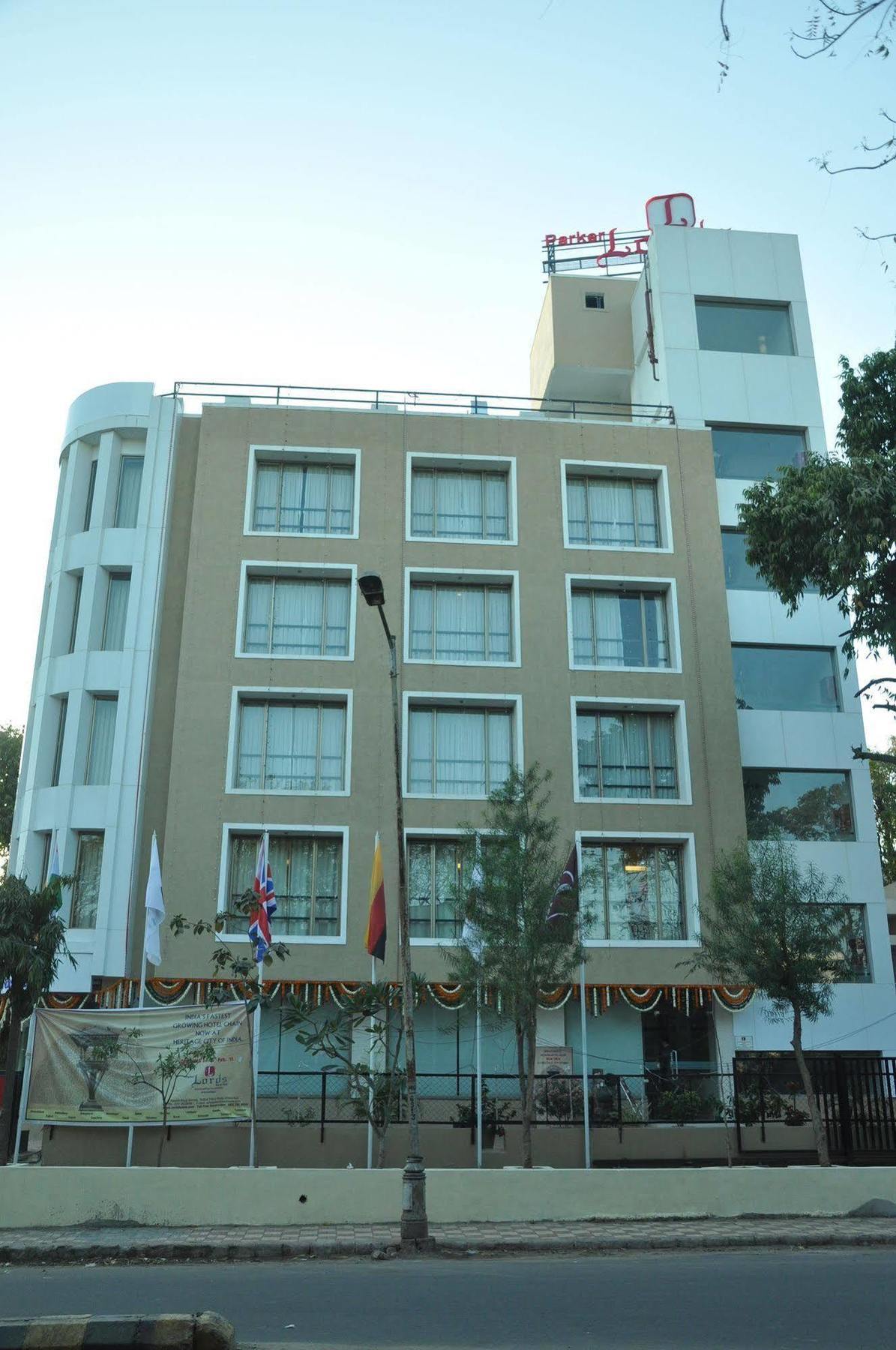 Treebo Trend Hotel Parker Ahmedabad Eksteriør bilde
