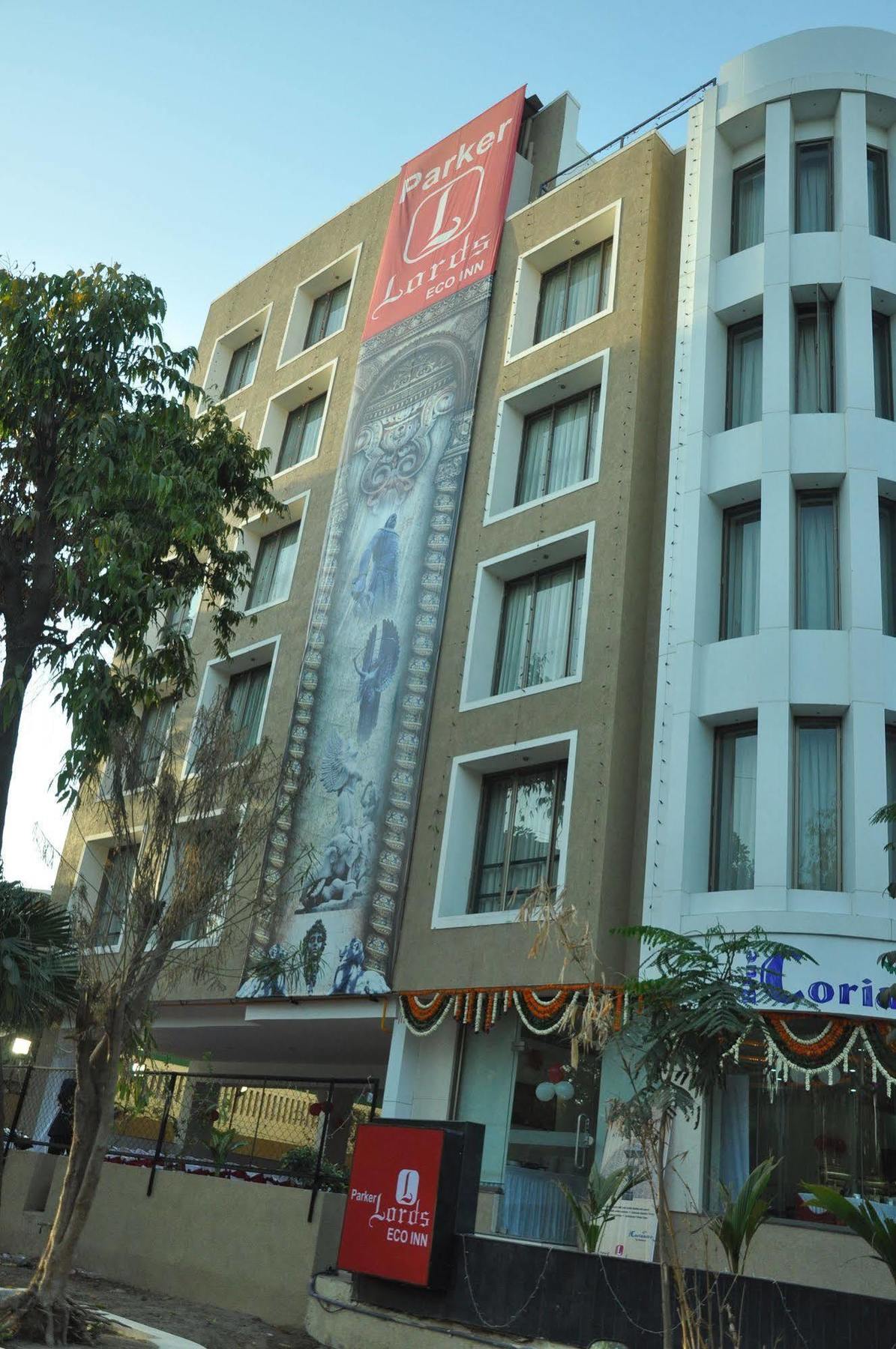 Treebo Trend Hotel Parker Ahmedabad Eksteriør bilde