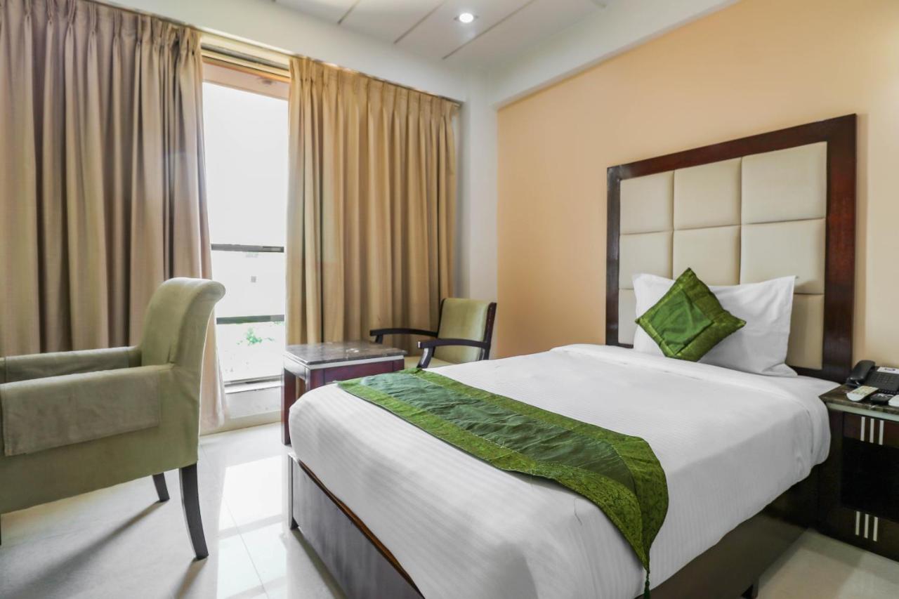 Treebo Trend Hotel Parker Ahmedabad Eksteriør bilde