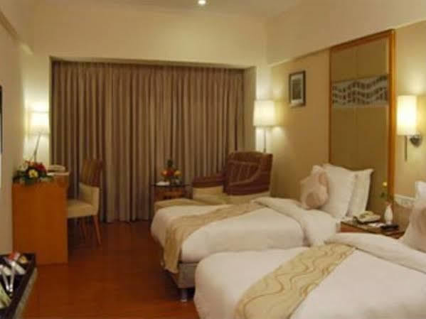 Treebo Trend Hotel Parker Ahmedabad Eksteriør bilde
